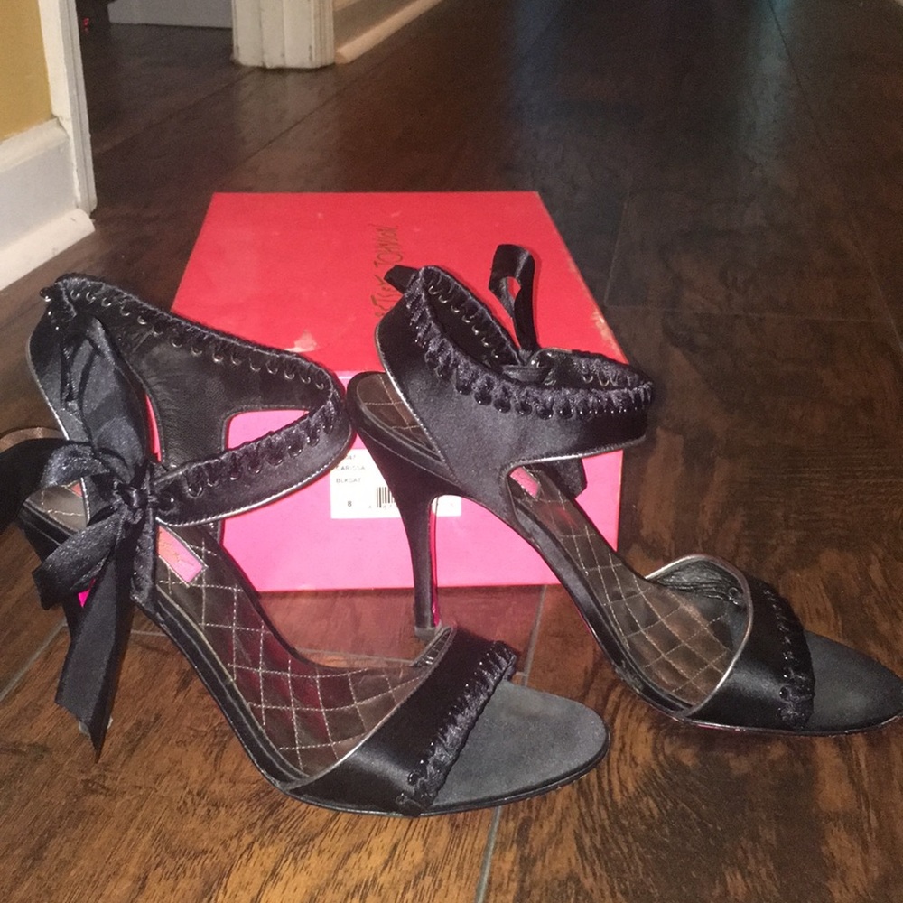 Betsey Johnson Carissa black dress shoe